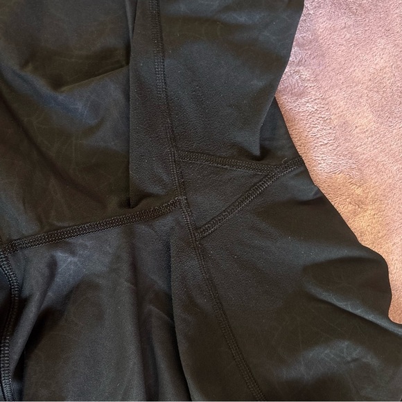 Lululemon Emerge Renewed Crop - Picture 6 of 6